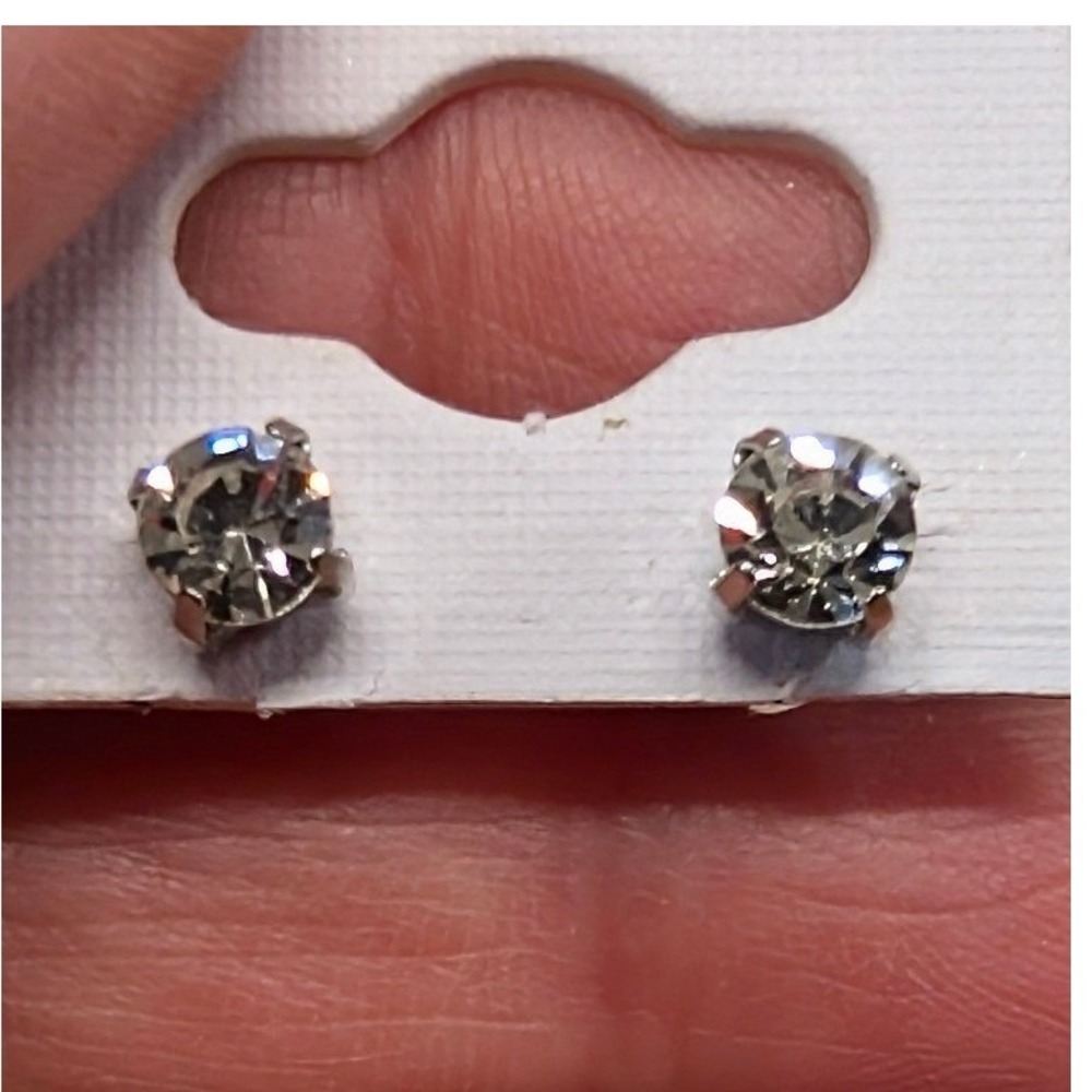 Vintage New Stud Earrings Silver Tone Clear Rhinestone Round Solitaire 4-Prongs